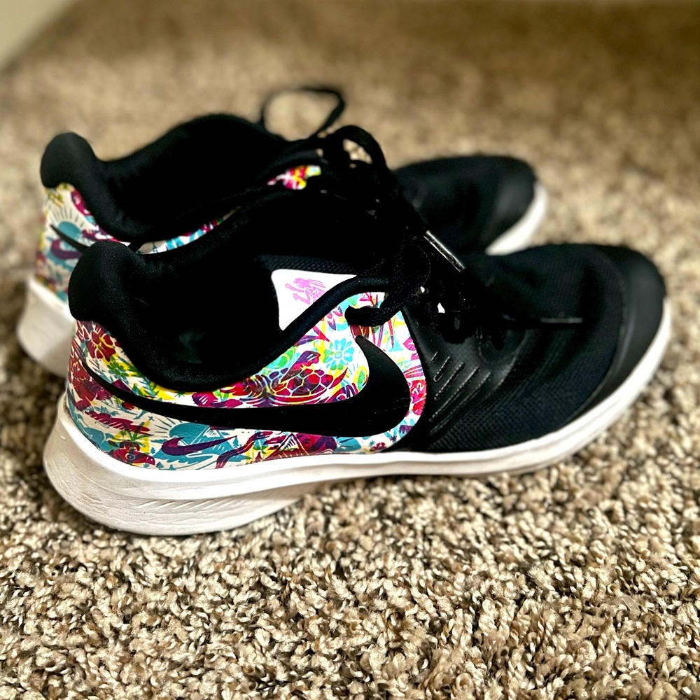 Nike Women's Star Runner 2 Shoes. Size 6. Youth 4.5